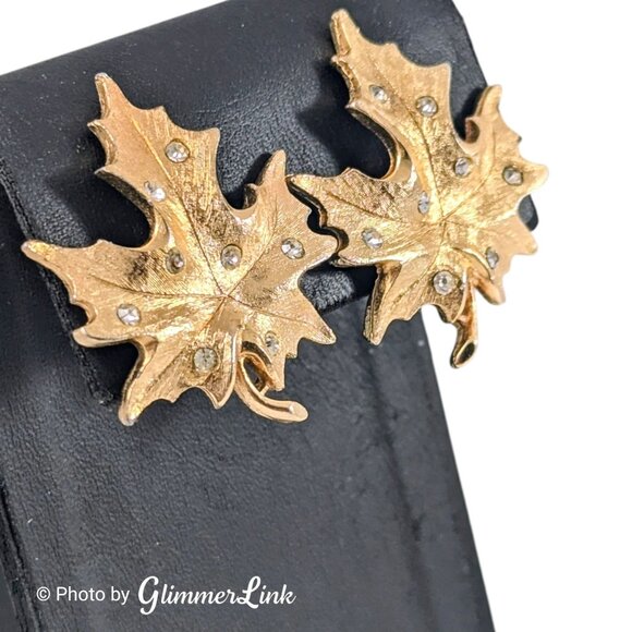 Vintage Sarah Coventry Maple Leaf Rhinestone Gold Tone Clip On Earrings - Picture 2 of 9